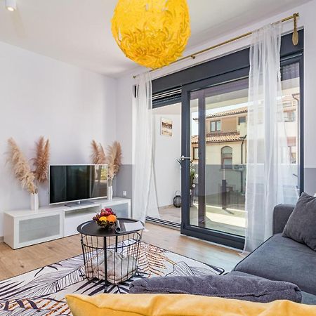 Apartment M****, New City Apartment + Parking Pula Exterior photo