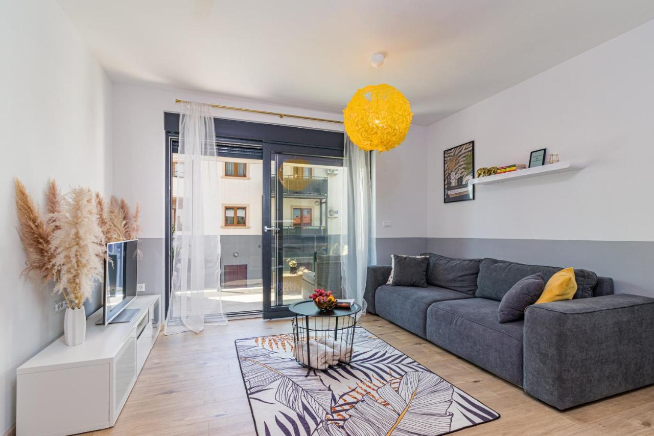 Apartment M****, New City Apartment + Parking Pula Exterior photo