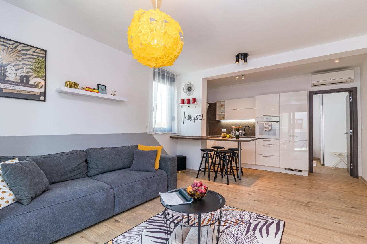 Apartment M****, New City Apartment + Parking Pula Exterior photo