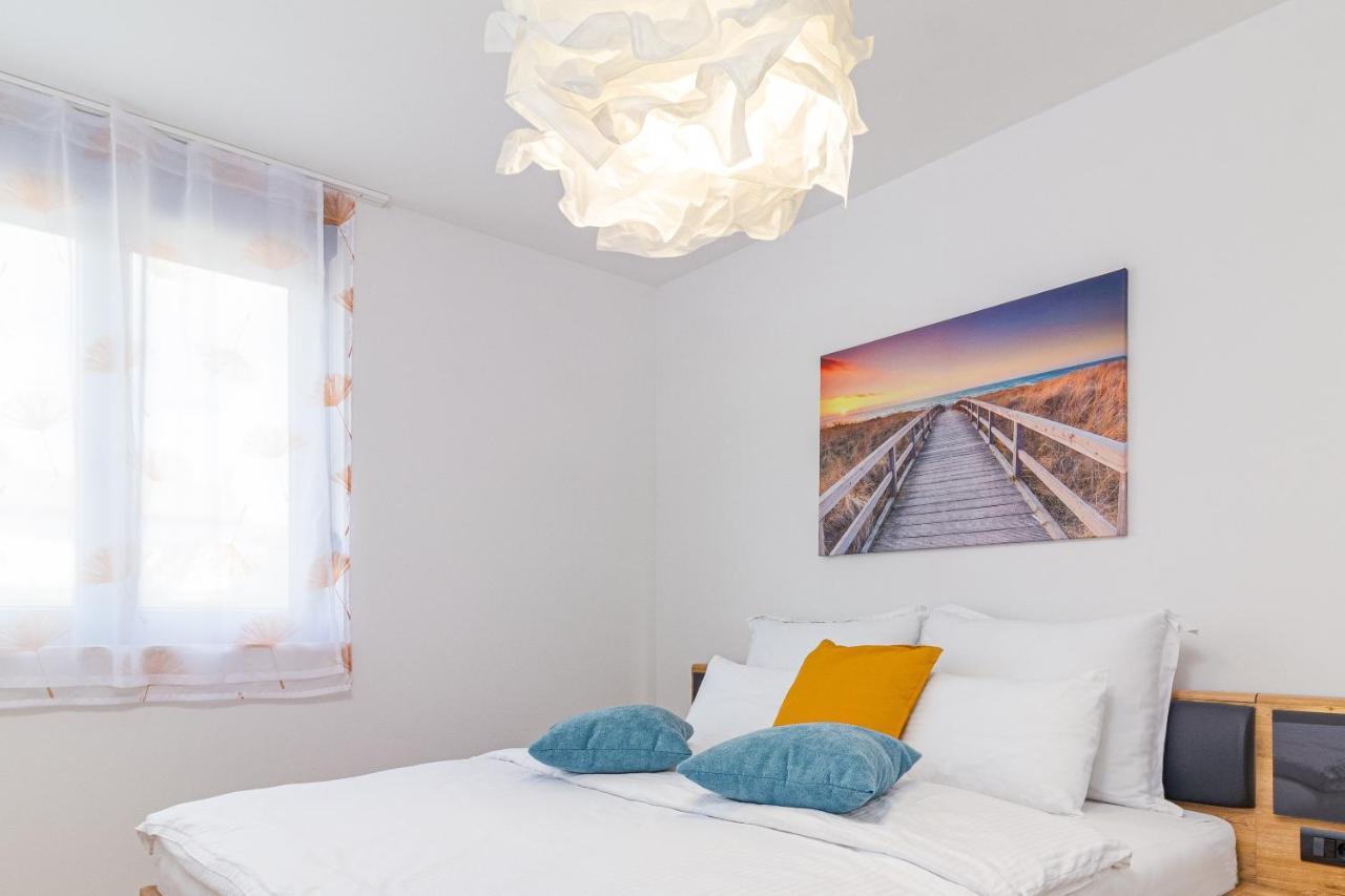 Apartment M****, New City Apartment + Parking Pula Exterior photo