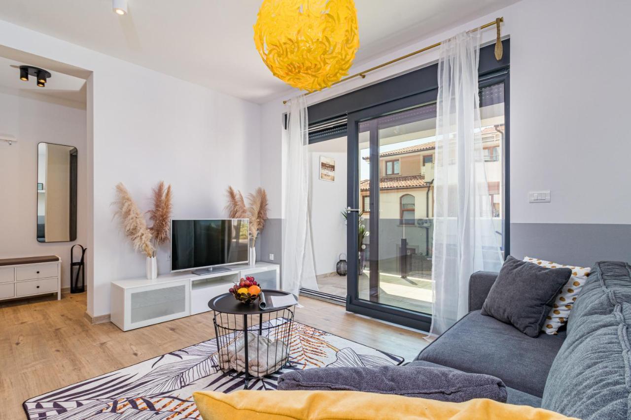 Apartment M****, New City Apartment + Parking Pula Exterior photo