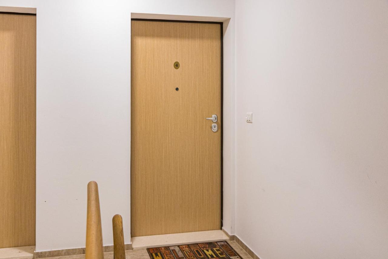 Apartment M****, New City Apartment + Parking Pula Exterior photo