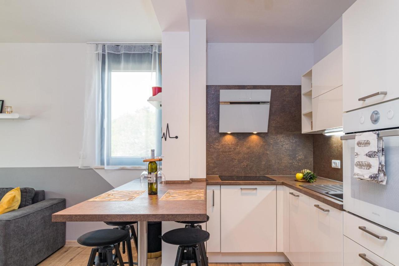 Apartment M****, New City Apartment + Parking Pula Exterior photo