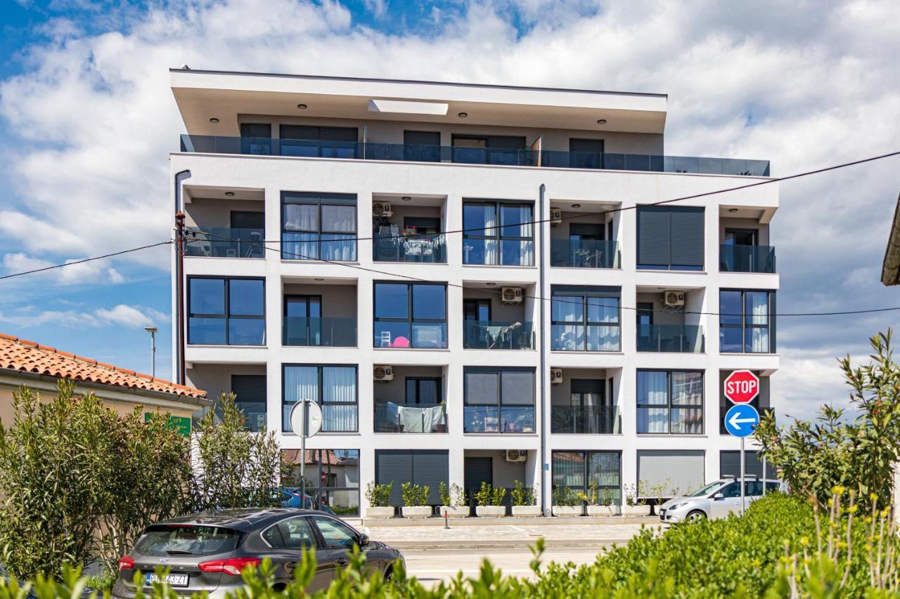 Apartment M****, New City Apartment + Parking Pula Exterior photo