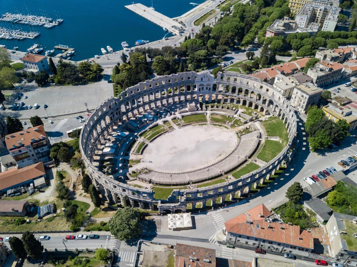 Apartment M****, New City Apartment + Parking Pula Exterior photo