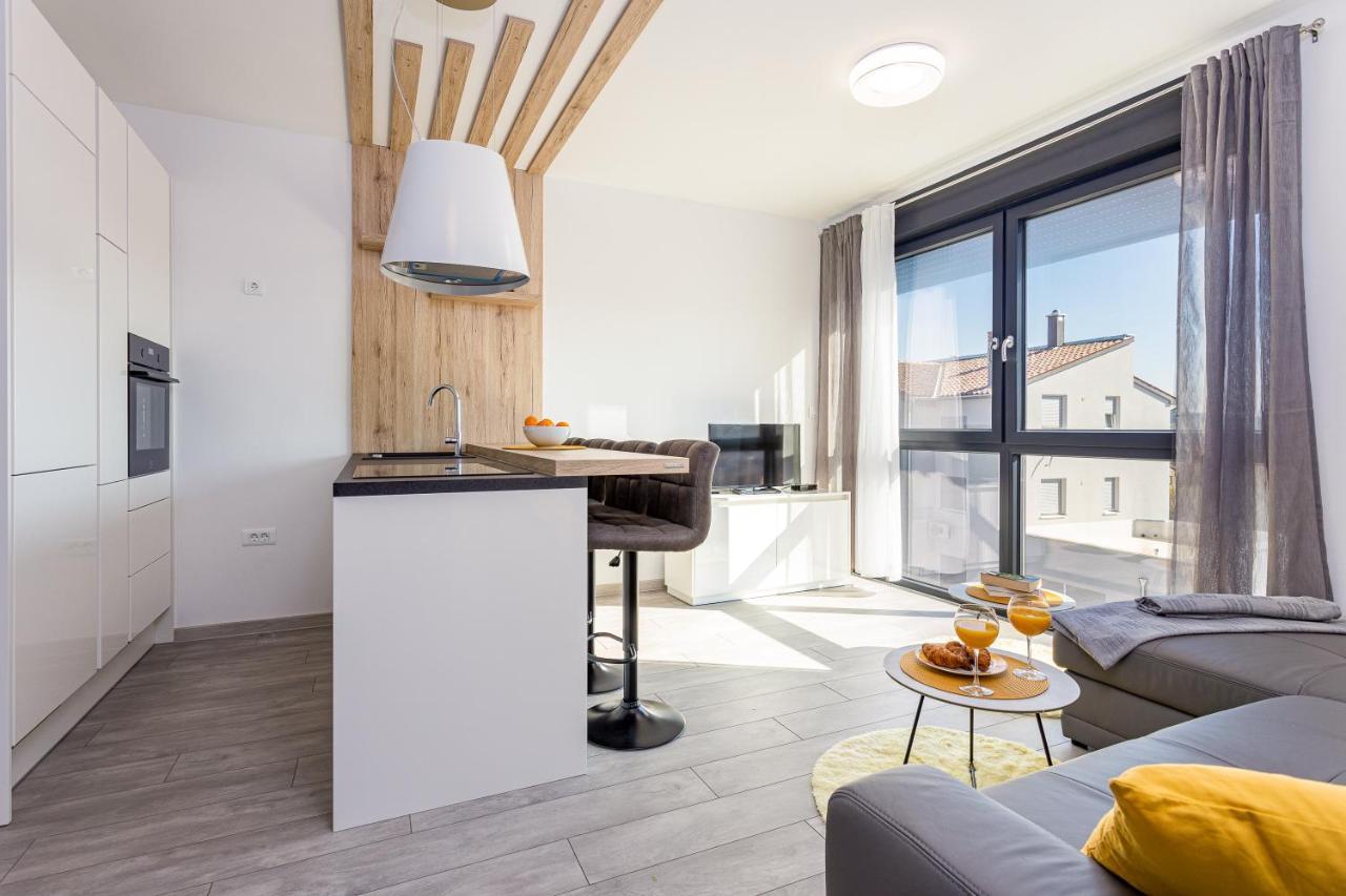 Apartment M****, New City Apartment + Parking Pula Exterior photo