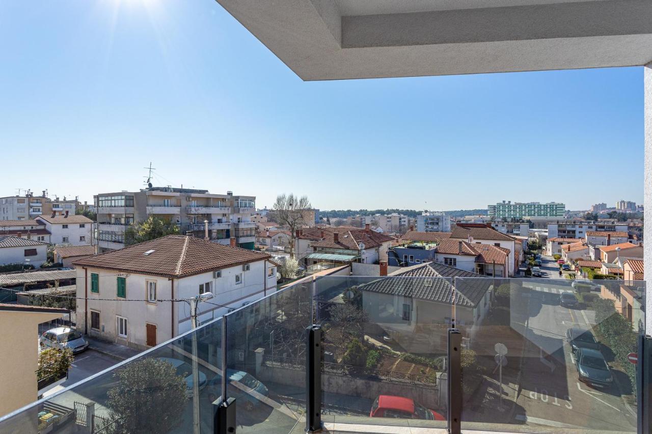 Apartment M****, New City Apartment + Parking Pula Exterior photo