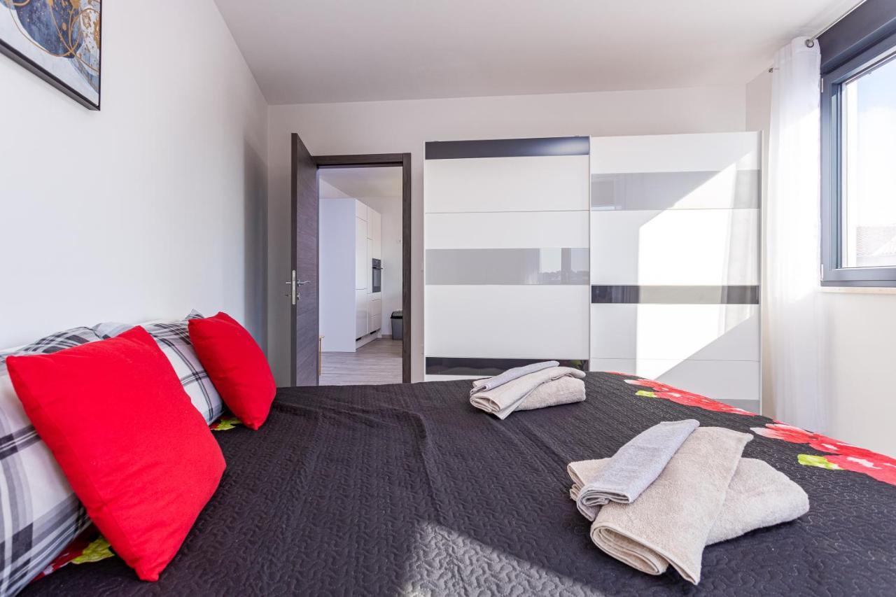 Apartment M****, New City Apartment + Parking Pula Exterior photo